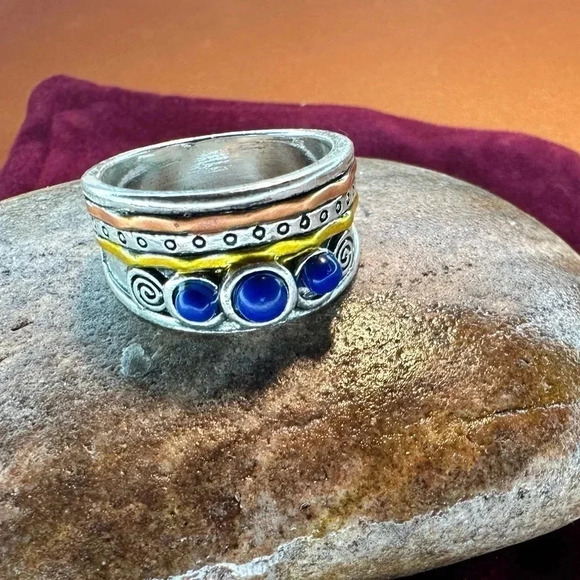 Multilayer Faux‎ Gemstone Ring Size 8 - Picture 1 of 3